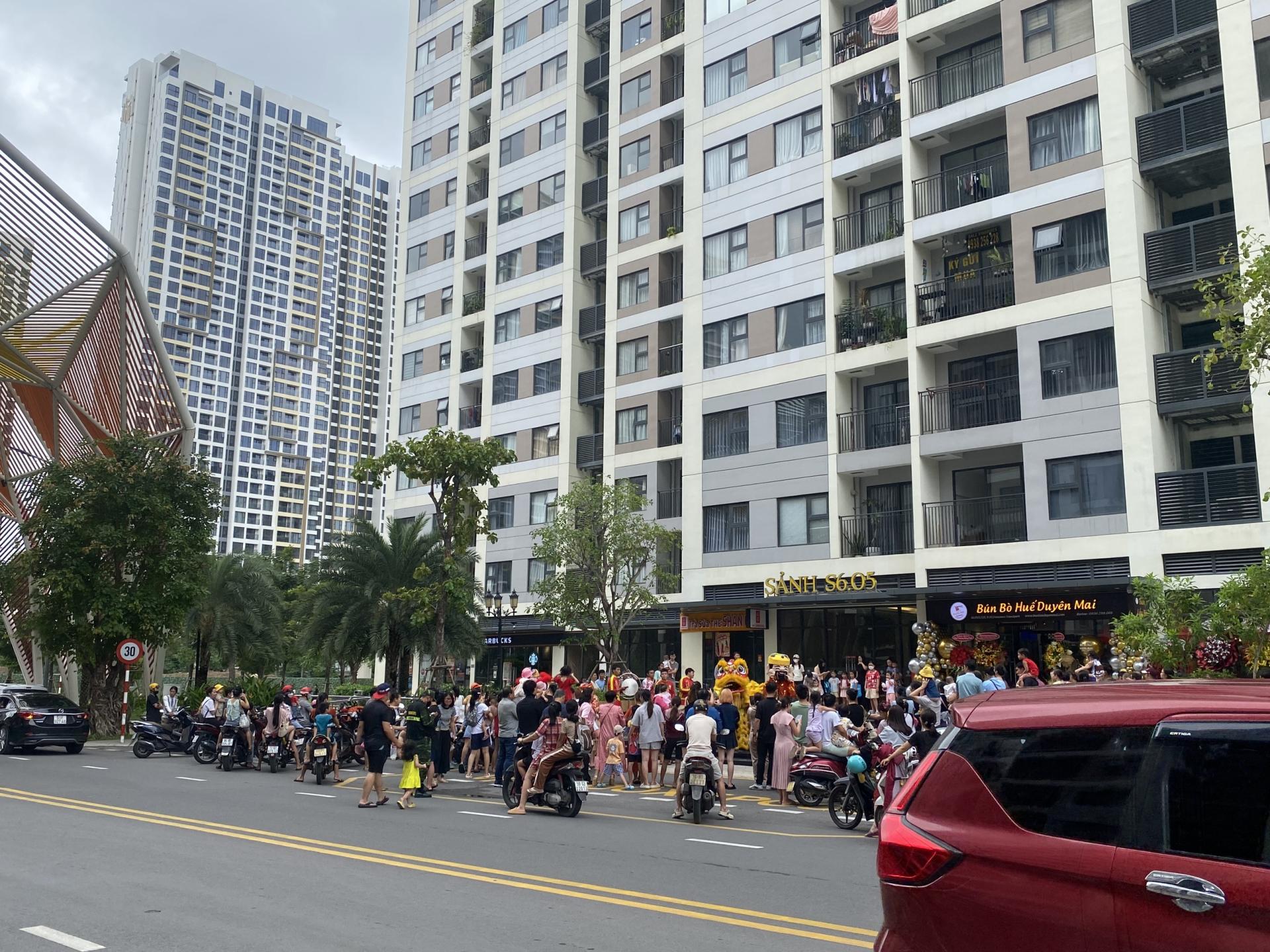 Khai trương cửa hàng vinhomes